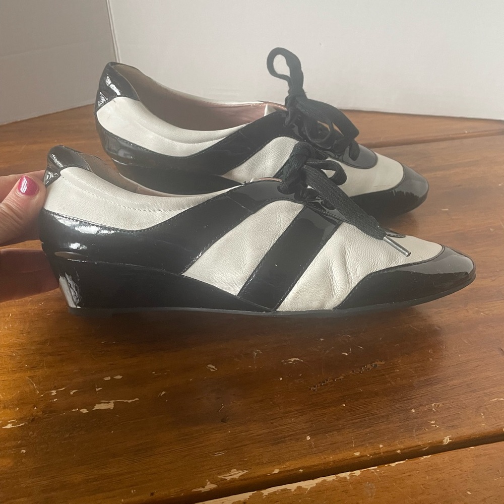 Taryn Rose Black White Patent Leather Lace Up Wedge Shoes Size 8.5